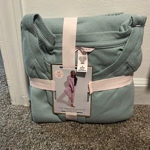Victoria Secret.Glow Waffle Henley Jogger Set.